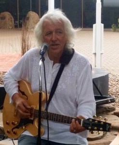 Roddy Gordon - Vocals/Guitar